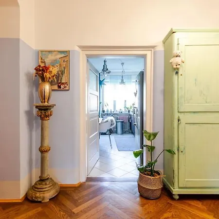 Haus Oktober * Munich